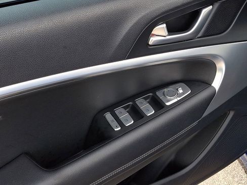 Used 2022 Genesis G70 2.0T image 12