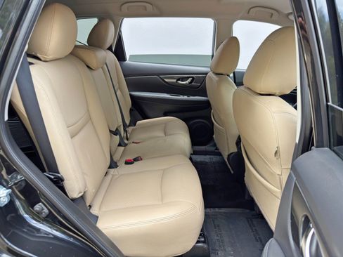 Used 2020 Nissan Rogue SV FWD image 34