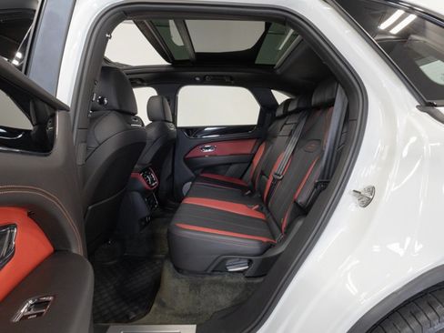 Used 2022 Bentley Bentayga AWD/4WD image 45