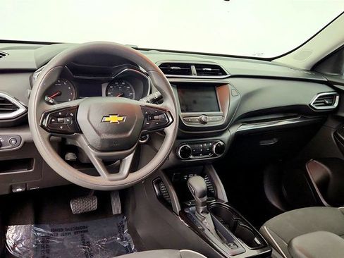 Used 2023 Chevrolet TrailBlazer LT FWD image 11