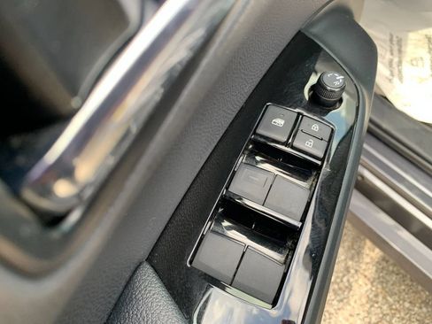 Used 2022 Toyota Prius Prime XLE FWD image 13