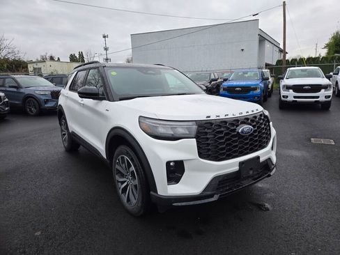 New 2026 Ford Explorer ST-Line AWD/4WD image 3