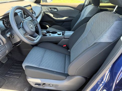 Used 2023 Nissan Rogue SV AWD/4WD image 3