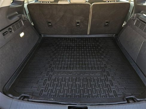 Used 2022 Lincoln Nautilus Reserve w/ Equipment Group 201A image 9