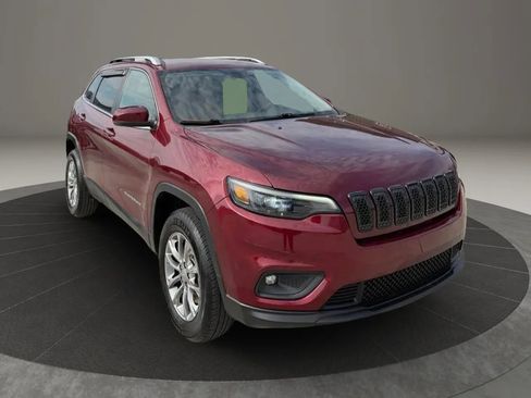 Used 2019 Jeep Cherokee Latitude Plus w/ Cold Weather Group AWD/4WD image 1