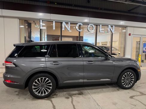 Used 2023 Lincoln Aviator AWD w/ Premium Package image 4