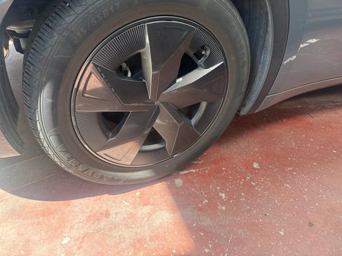 Used 2023 Toyota Prius LE FWD image 8
