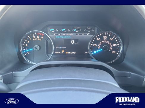 Used 2015 Ford F150 Lariat w/ Equipment Group 502A Luxury AWD/4WD image 11
