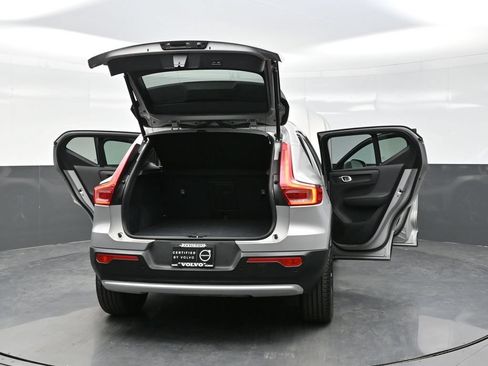 Used 2025 Volvo XC40 B5 Core AWD/4WD image 43