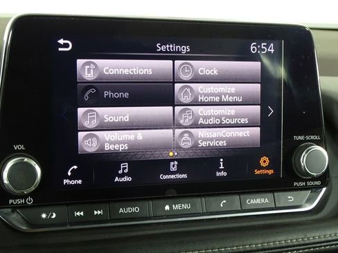 Used 2022 Nissan Rogue SV image 34