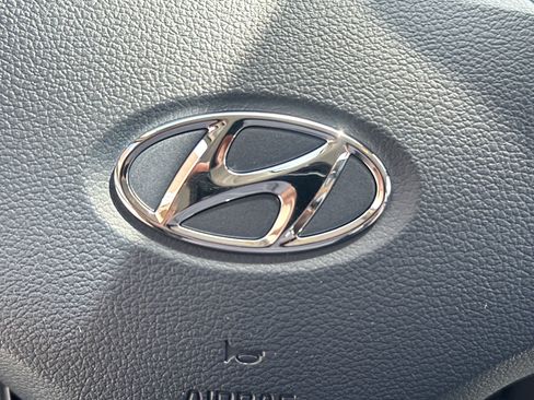 New 2025 Hyundai Venue Limited image 25