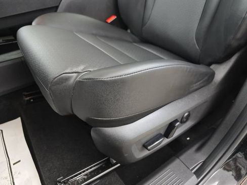 Used 2025 Nissan Rogue SV w/ SV Premium Package FWD image 28