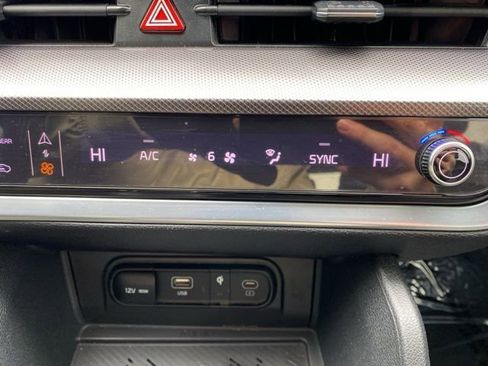 Used 2024 Kia Sportage SX image 11