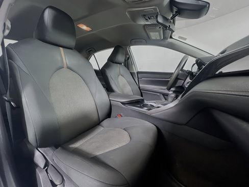 Used 2020 Toyota Camry LE image 23