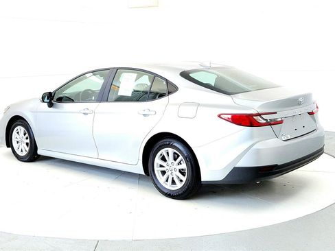 Used 2025 Toyota Camry LE image 4