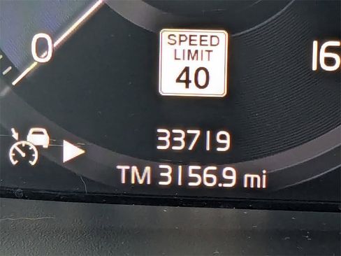 Used 2019 Volvo XC40 T5 Momentum image 29