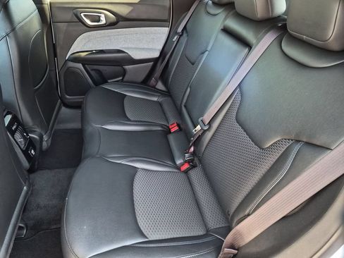Used 2025 Jeep Compass Latitude AWD/4WD image 27