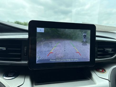 Used 2021 Ford Explorer XLT w/ Equipment Group 202A AWD/4WD image 29