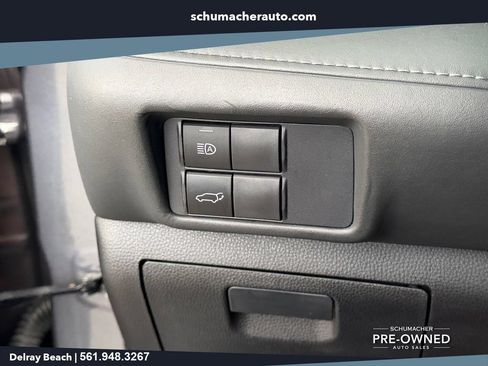 Used 2021 Toyota Highlander LE FWD image 26