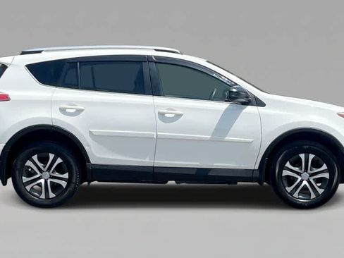 Used 2017 Toyota RAV4 LE AWD/4WD image 9