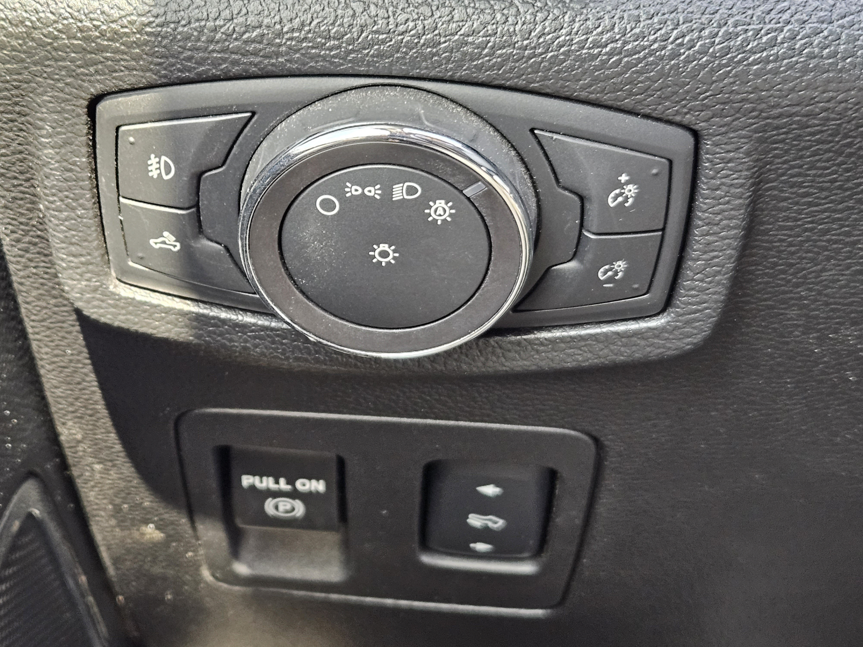 Used 2018 Ford F150 Lariat RWD image 14