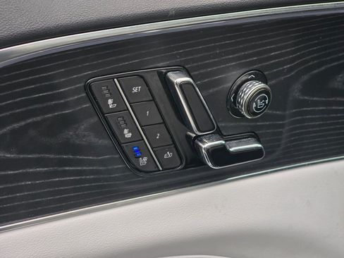 Used 2024 Cadillac Lyriq Sport AWD/4WD image 36