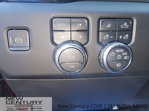 Used 2024 GMC Sierra 1500 Denali w/ Denali Reserve Package AWD/4WD image 13