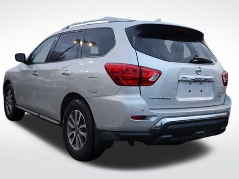 Used 2019 Nissan Pathfinder SV image 11