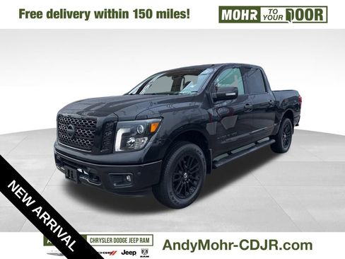 Used 2019 Nissan Titan SL w/ Midnight Edition image 3