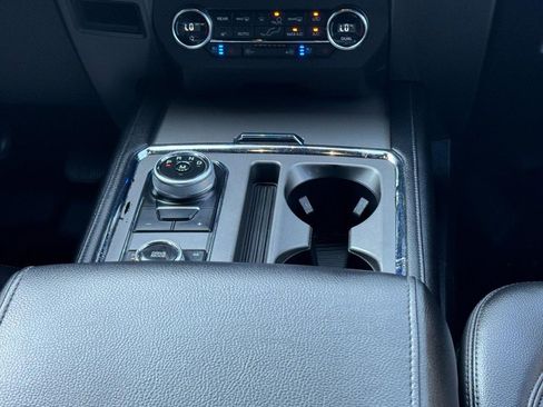 Used 2019 Ford Expedition XLT w/ Equipment Group 202A AWD/4WD image 18