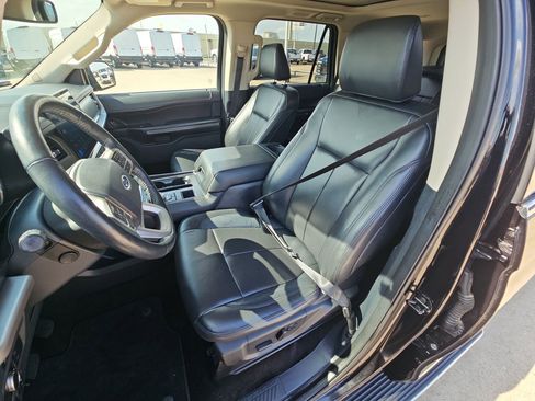 Used 2022 Ford Expedition XLT image 15