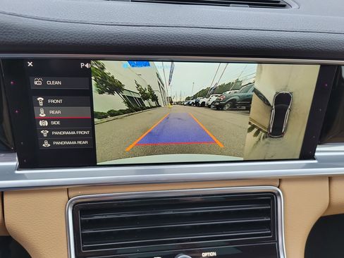 Used 2018 Porsche Panamera image 17