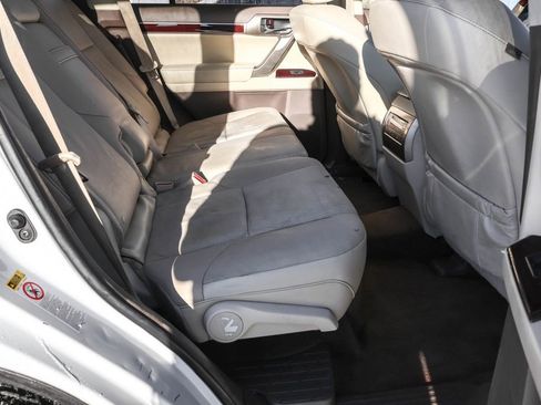 Used 2015 Lexus GX 460 image 32