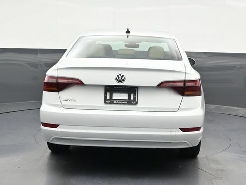 Used 2019 Volkswagen Jetta SEL w/ Cold Weather Package FWD image 4