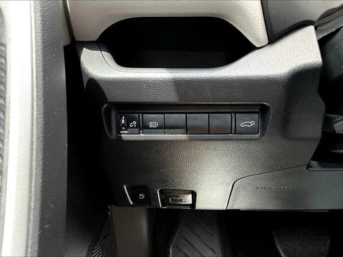Used 2021 Toyota RAV4 XLE image 35