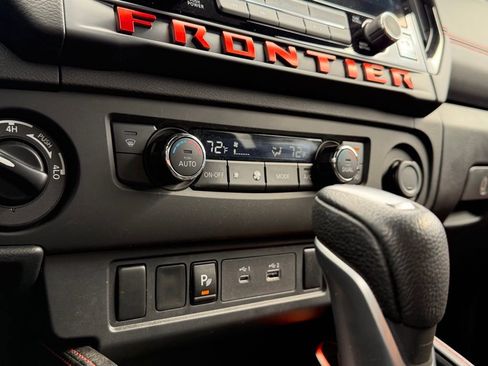 Used 2025 Nissan Frontier PRO-4X image 25