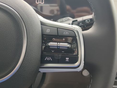 New 2026 Kia Carnival EX image 23