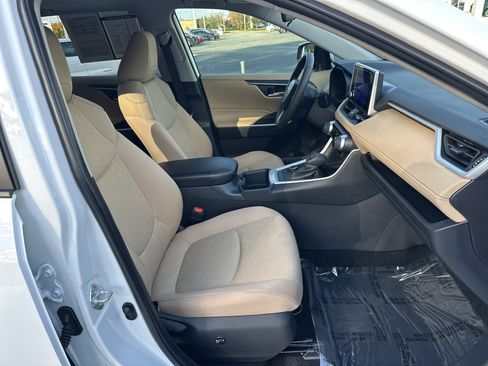 Certified 2025 Toyota RAV4 XLE image 33