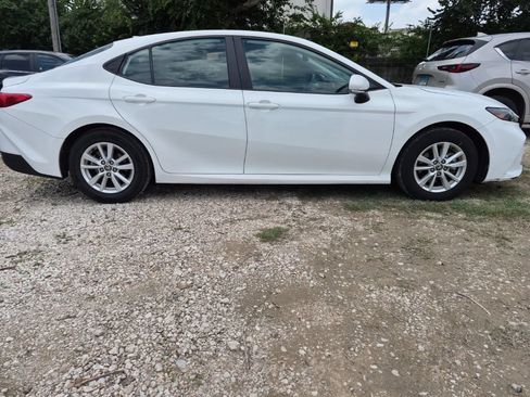 Used 2025 Toyota Camry LE FWD image 5