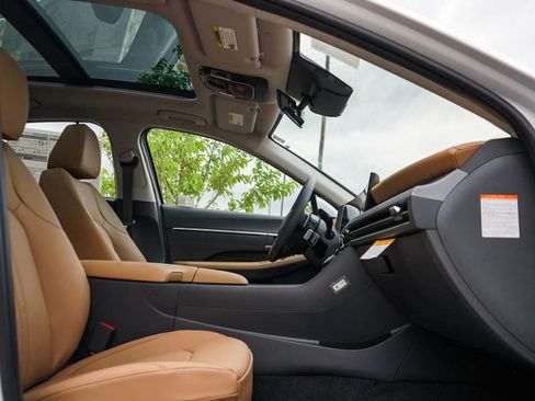 New 2025 Hyundai Sonata Limited image 9