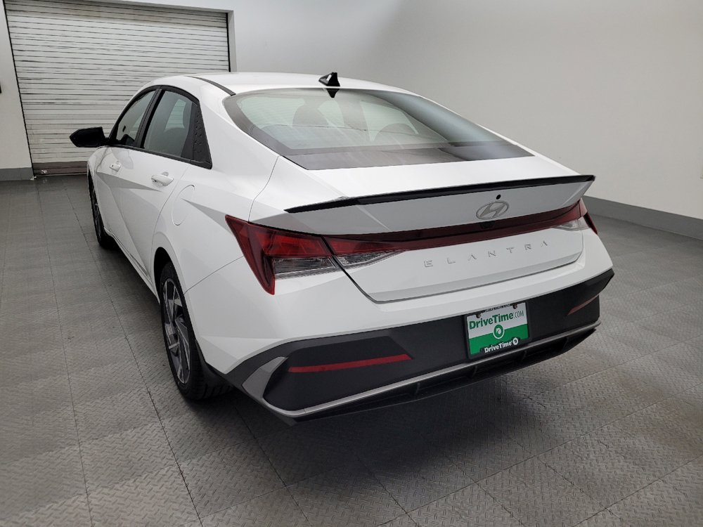 Used 2025 Hyundai Elantra Sport FWD image 5