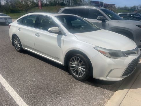 Used 2018 Toyota Avalon Limited w/ All Weather Liner Package FWD image 1