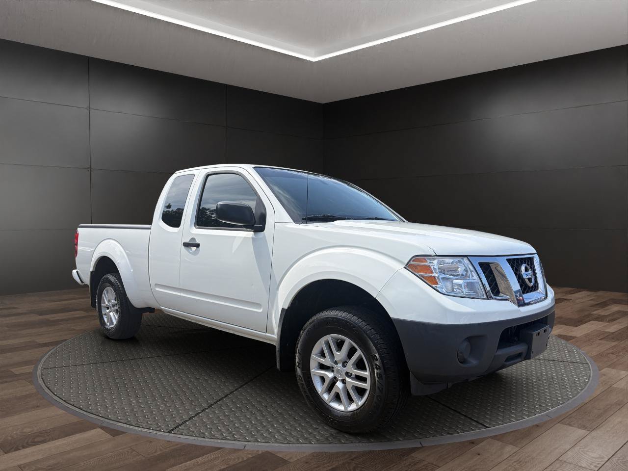 Used 2018 Nissan Frontier S RWD image 2