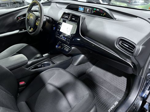 Used 2021 Toyota Prius LE image 15