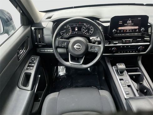 Used 2024 Nissan Pathfinder SV image 25