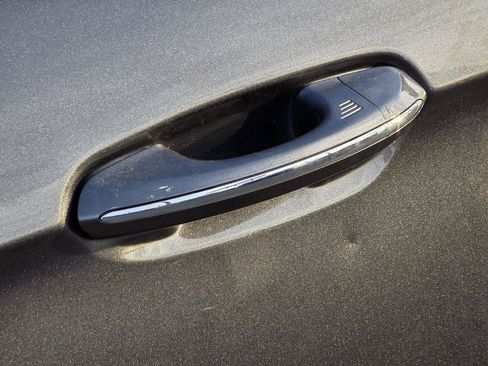 Used 2018 Ford Edge Titanium w/ Technology Package image 41