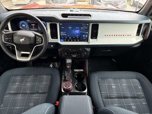 Used 2025 Ford Bronco Heritage Edition AWD/4WD image 21