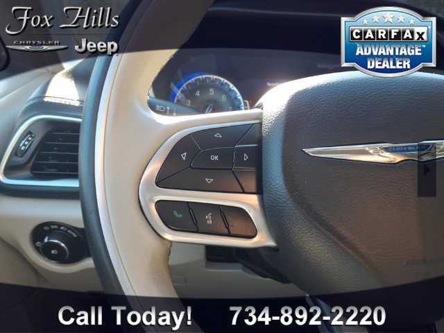 Used 2020 Chrysler Pacifica Limited w/ 8-pass Seating Package FWD image 18
