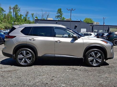 Used 2024 Nissan Rogue SL AWD/4WD image 7