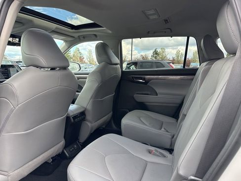 Used 2020 Toyota Highlander Limited image 19
